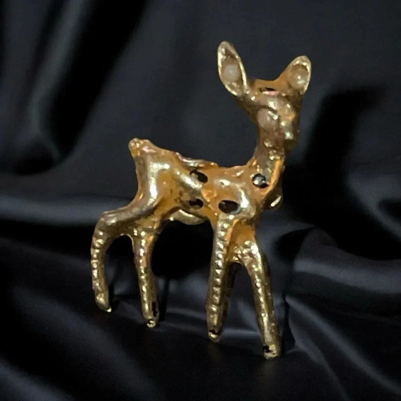 Vintage Jewelry - Vintage Enamel Deer Gold Tone Brooch